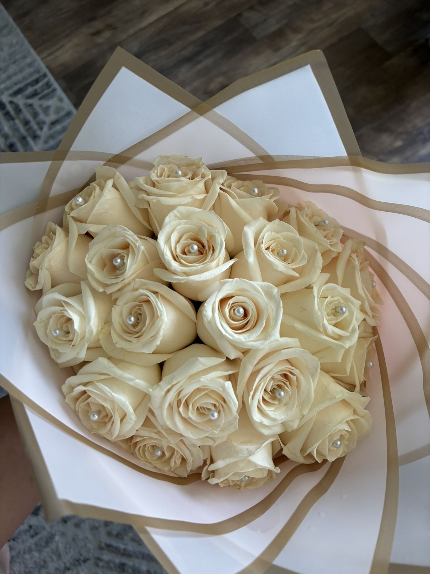 20 White Roses 