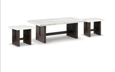 Mesa de centro y 2 módulos auxiliares Signature Design by Ashley 
$550 o mejor oferta