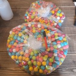 MAGIC GUMBALLS  LOT Hundreds Of Big Colorful Gumballs Kids Party Favors