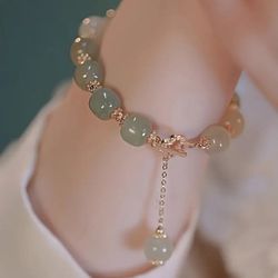glass jade bead bracelet... jewelry.. gold tone. Pulsera.