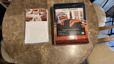 Quilt set +2 fiber filled standard size pillows new in the packaging