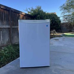 DANBY MINI FRIDGE