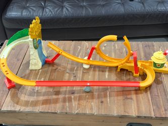 Hot Wheels The Super Mario Bros. Movie Jungle Kingdom Raceway Playset