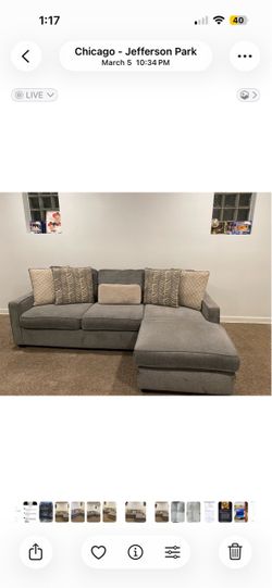 Mini sectional in good condition