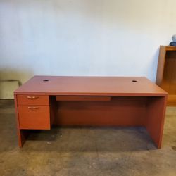 36 X 72 Executive Office Desk $250 (Good Condition)