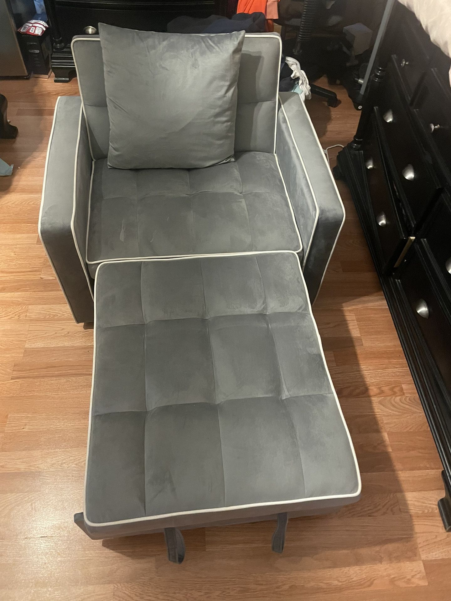 Convertible Sofa Couch Gray with PullOut Sleeper