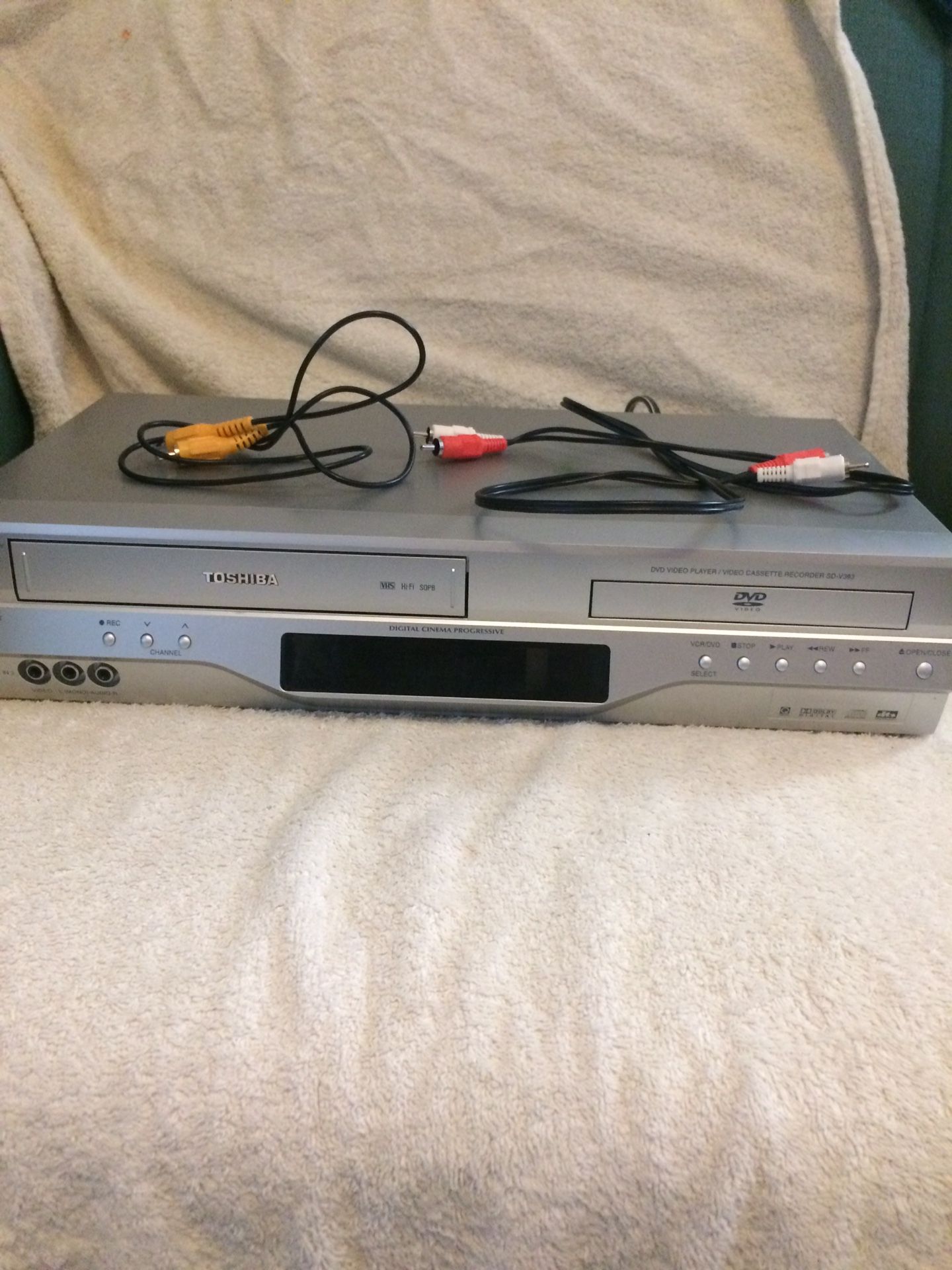 Toshiba DVD VCR Combo SD-V393 VHS Player Recorder, DVD Player, Cords