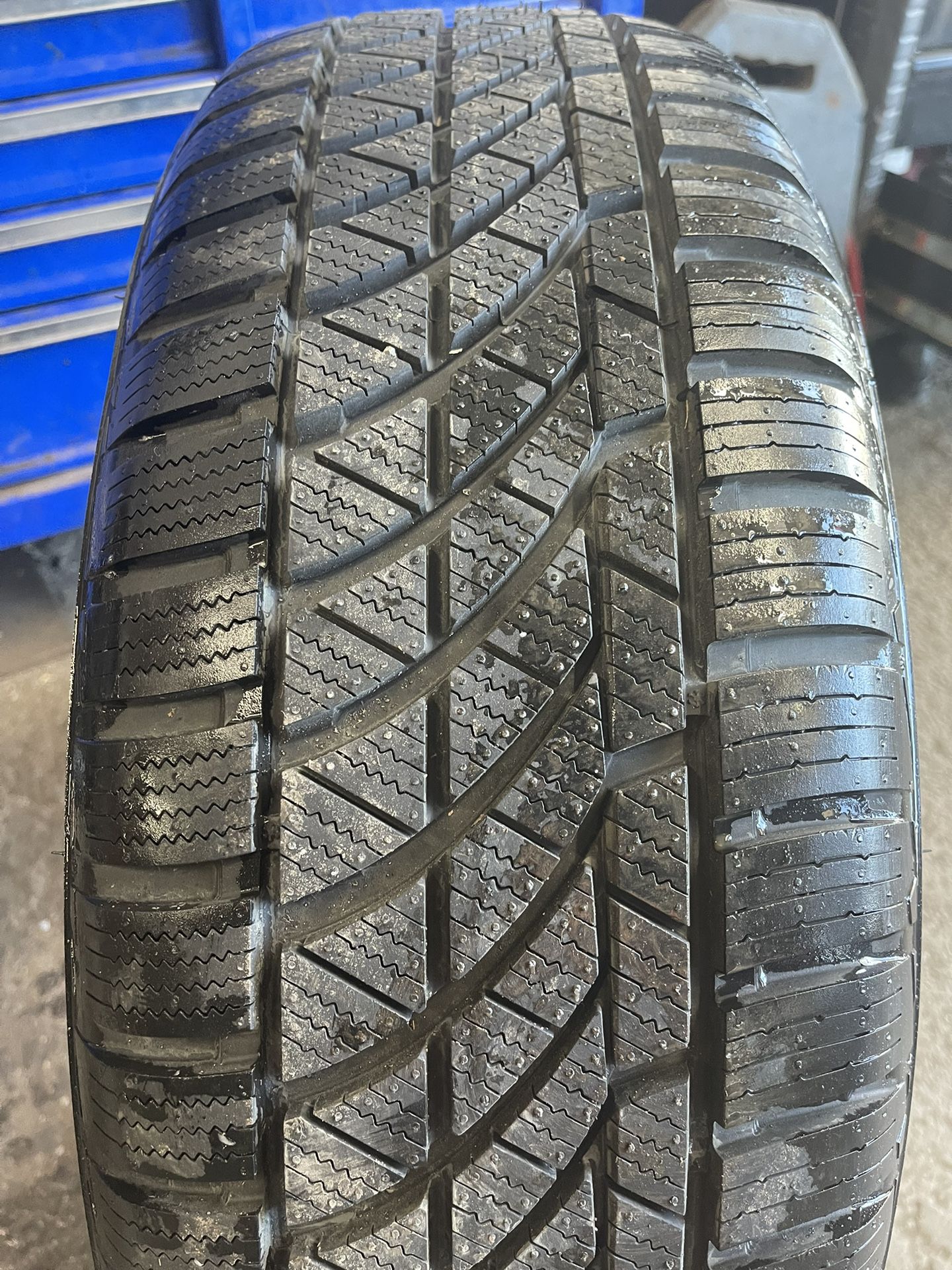 Hankook Tires 225/60/18