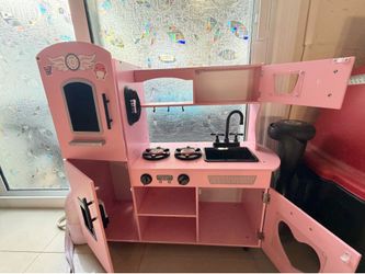 Kids play Kitchen.