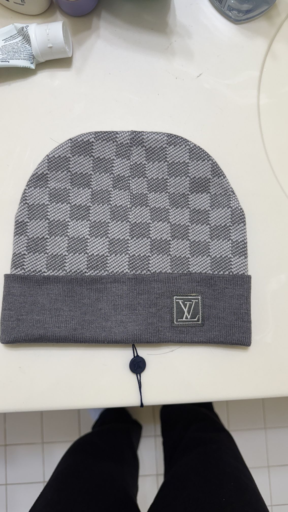 LV beanie grey