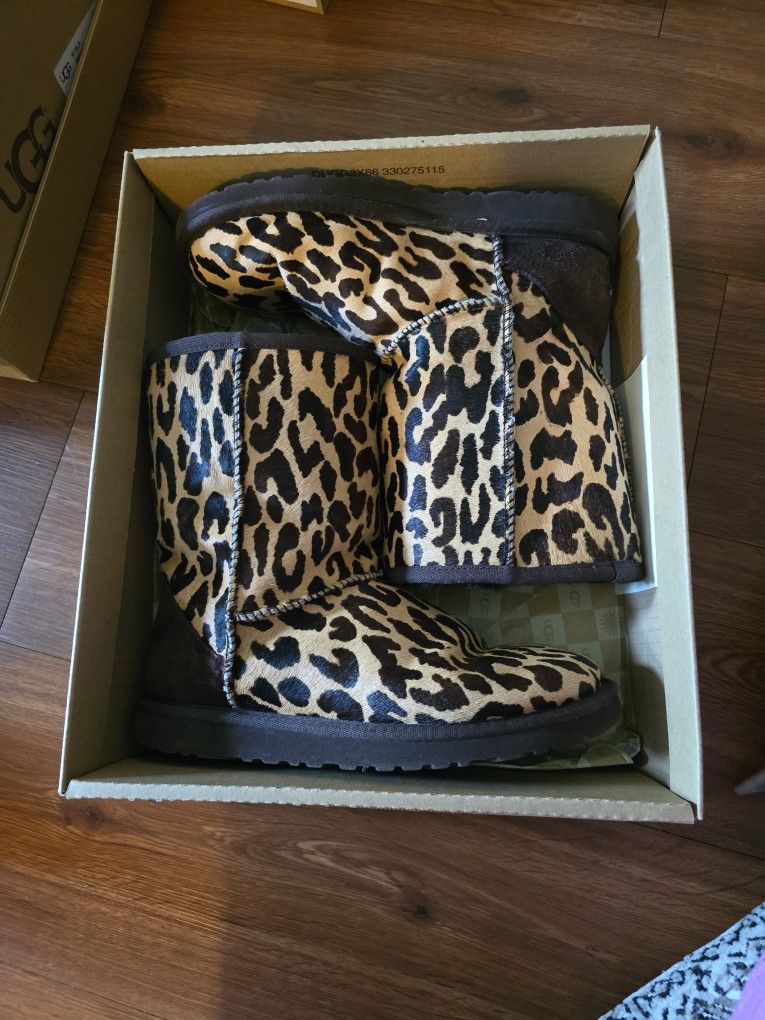 Uggs Boots Size 6 But fit Like a 7