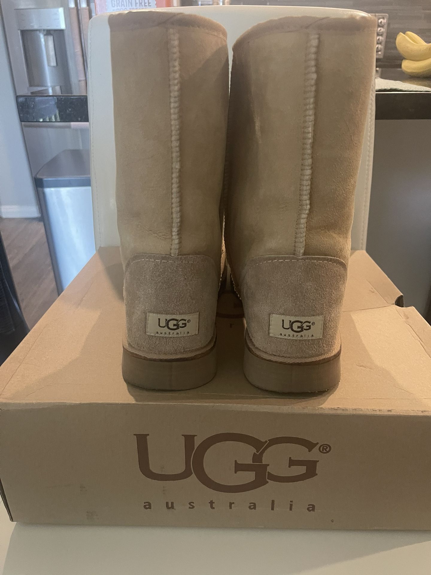 UGG Boots Mens Size 11 NEW IN BOX
