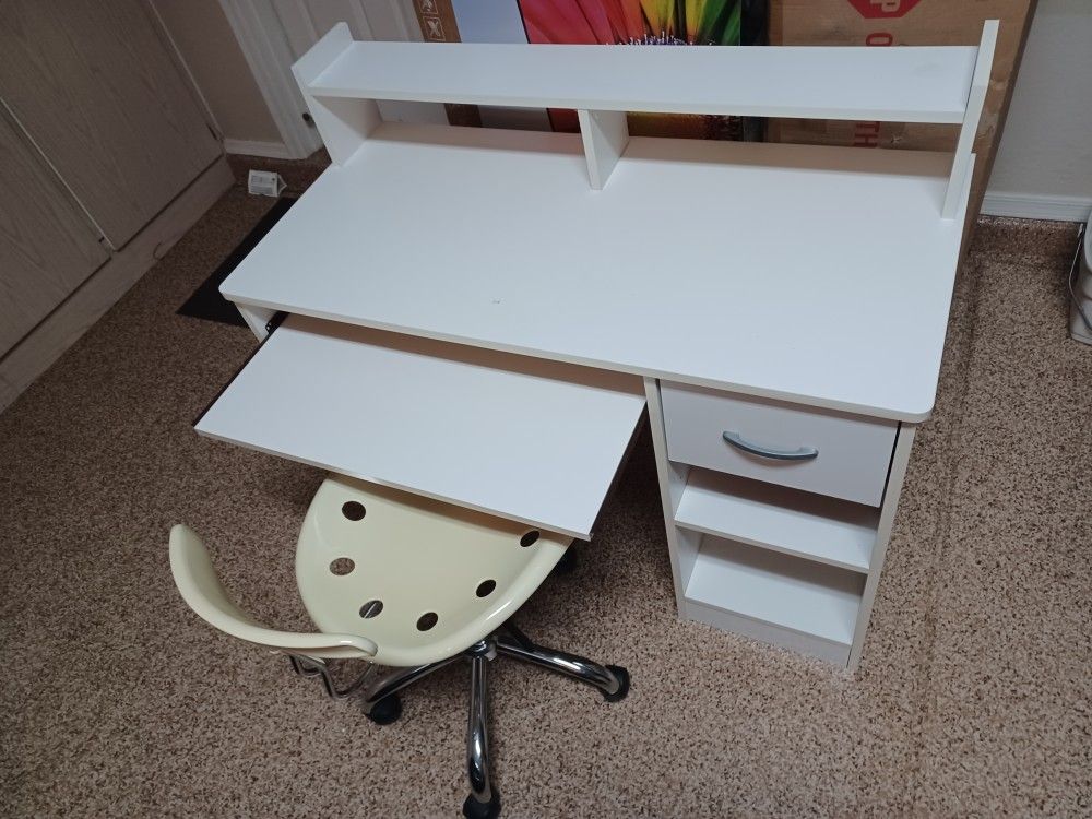 Kids Desk With Drawers And Comes With Swival Chair
