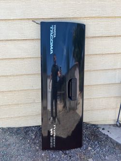 Toyota Tacoma lift gate