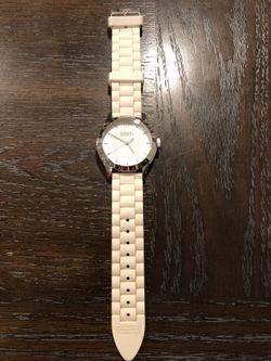 Coach watch, it is in very good condition. Barely wear it before