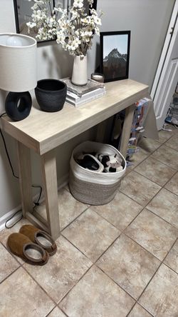 Entryway table  like new