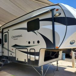 2015 Coachmen Chaparral 35 ft fifth wheel three slides delivered/setup