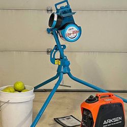 Pitching Machine - Jugs Lite-Flite w/ 24 Softballs
