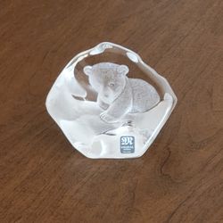 1994 MATS JONASSON Sweden Full Lead BEAR Cub Clear Glass Paperweight. 
Perfect shape, like new, no chips or cracks. Still with tags. Display 
item.
