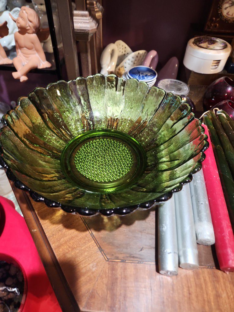Vintage   Sunflower Green Glass Bowl 