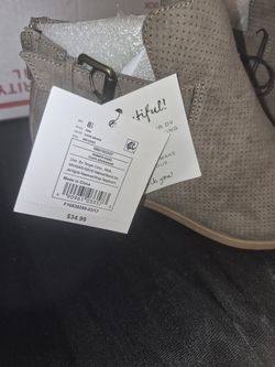 Women's 8 1/2 DV Heel Retails 34.99