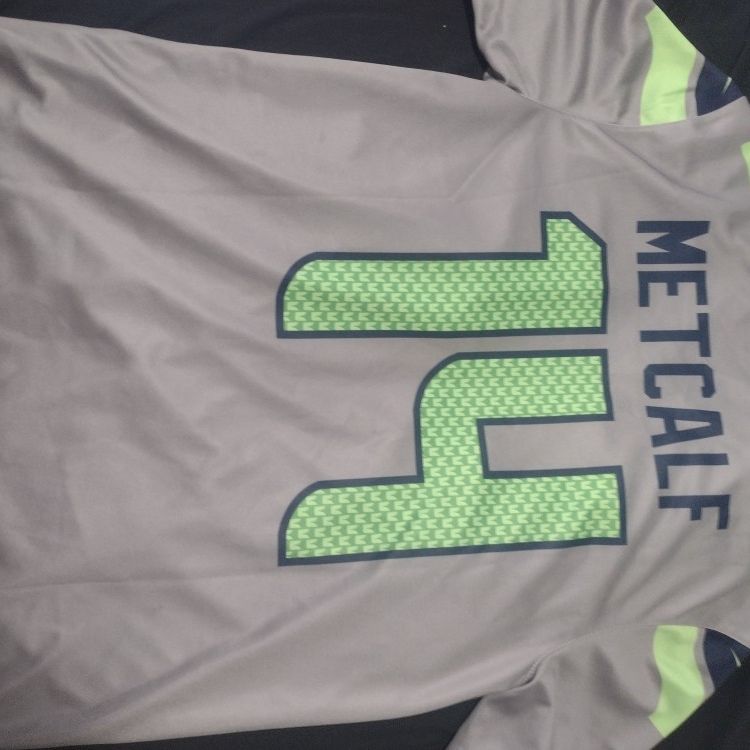 Seattle Seahawks Jersey DK Metcalf Jersey Size L $ New Era Beanie for Sale  in Puyallup, WA - OfferUp