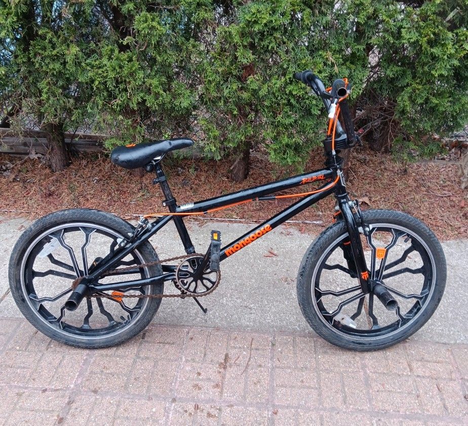 Mongoose Rebel Freestyle BMX Bike, 20-inch Snowflake Mag Wheels Star Spokes
