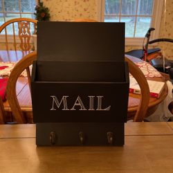 mail and key holder 