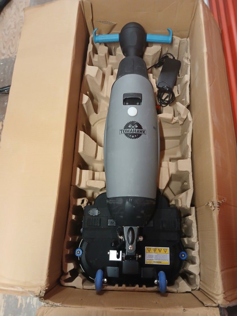 Battery Powered Dual Brush Floor Scrubber/Vacuum