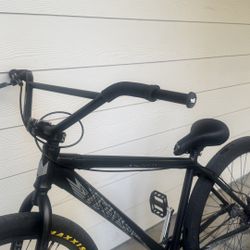 Throne The Goon 29 Inch