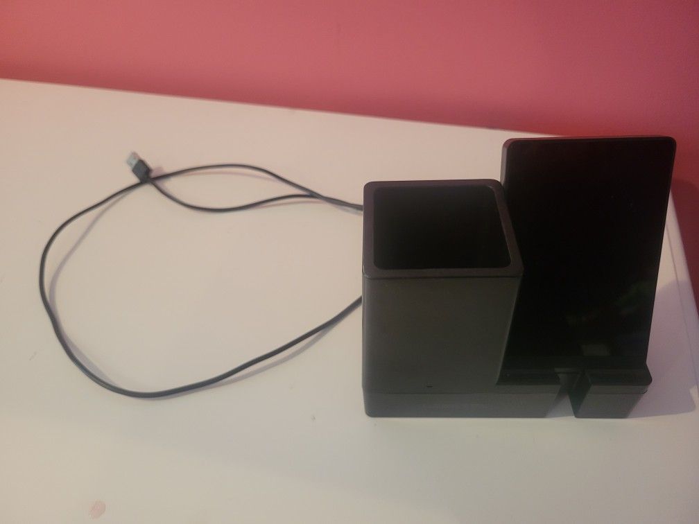 Desk Phone and Pen Holder – Working Condition – $5