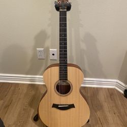 🎸 Taylor 12e Acoustic-Electric Guitar – Like New!