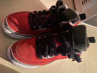 Size 5 youth spikes