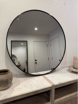 Round mirror
