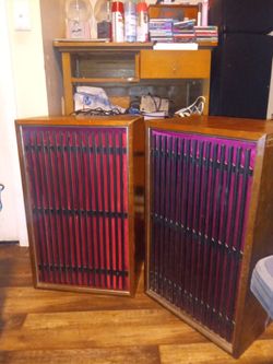 Nice pair of gte sylvania as225 vintage speakers they sound great look pretty good 100  cash