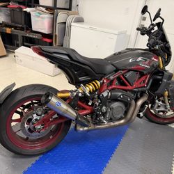 2024 Indian FTR 1200 Carbon