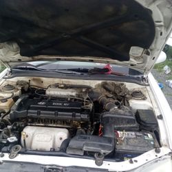 Hyundai Elantra 4d sedan