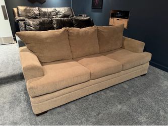 FREE 90” Sleeper Sofa / Pull-Out Couch