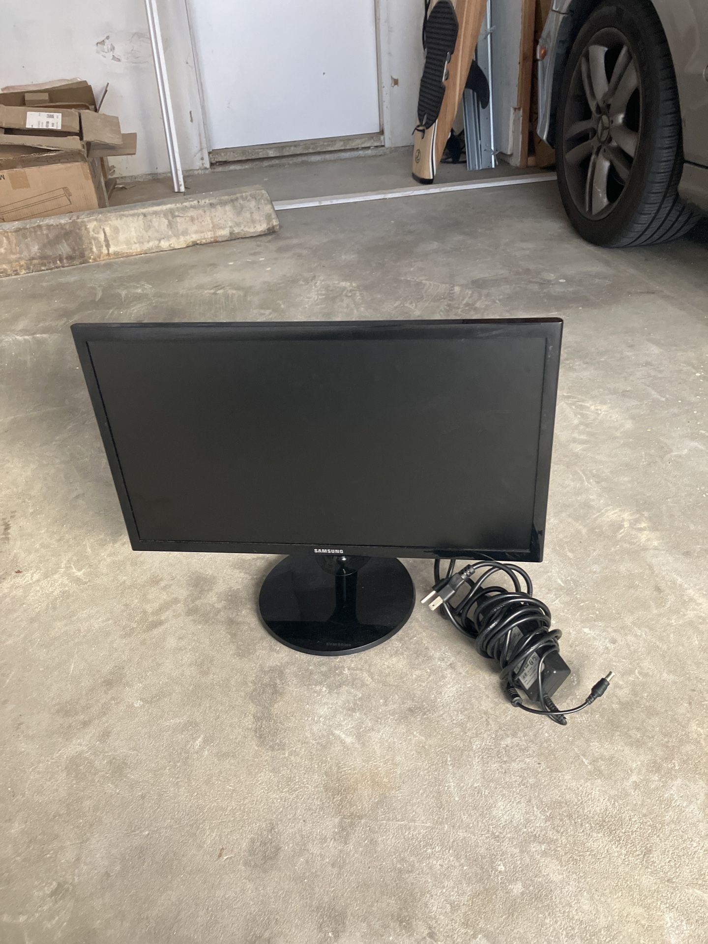 Samsung 22”Full HD monitor