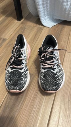 ASICS woman’s tennis 8.5