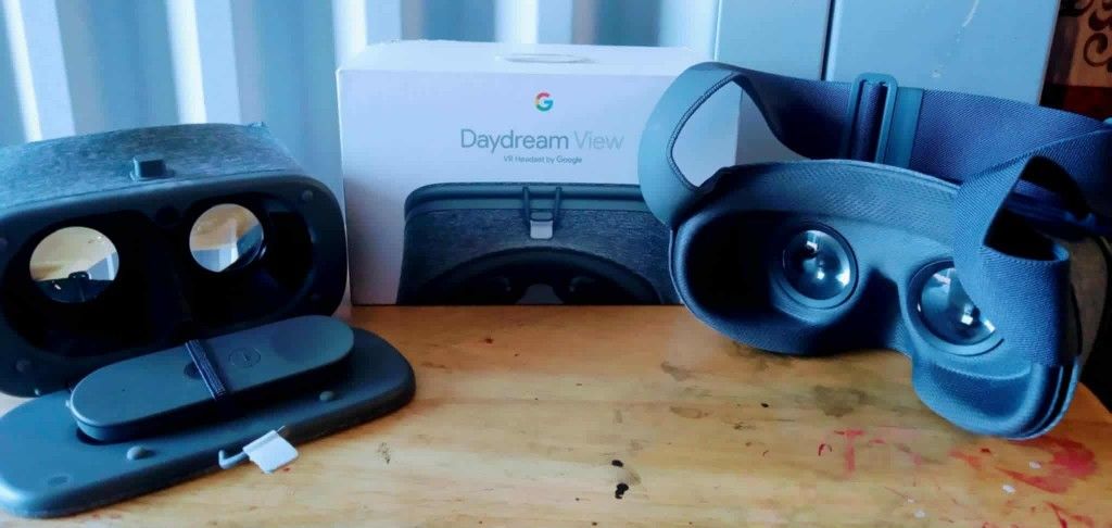 Google Daydream View VR headset w/ Remote Bundle