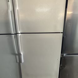 General Electric Top Freezer Refrigerator 