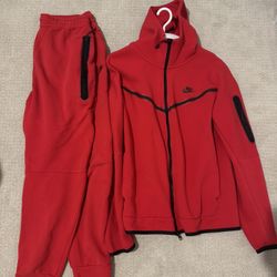 Nike Tech Set Red