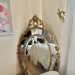 Elegant Gold Mirror