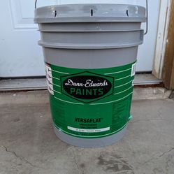 Dunn Edwards 5 gallon white interior/exterior paint