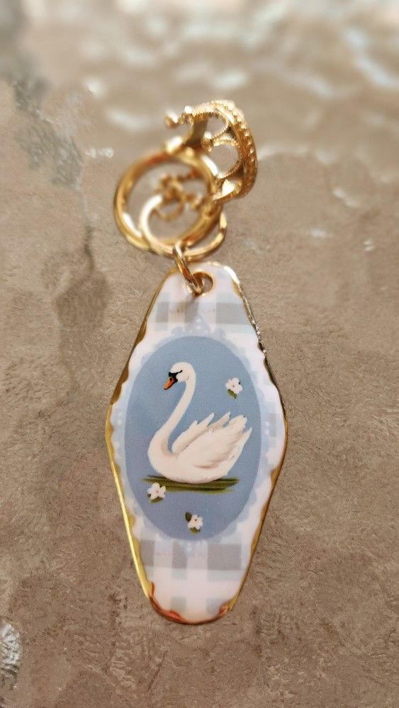 Swan Goldtone Keyring