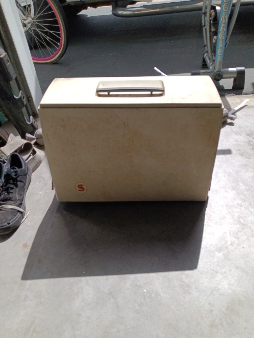 Vintage Sewing Machine Model 900