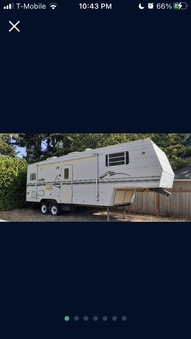 2000 Layton Skyline 5th wheel trailer