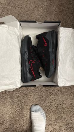 Lebron 17 Low Boy’s Basketball Shoe Size 8.5