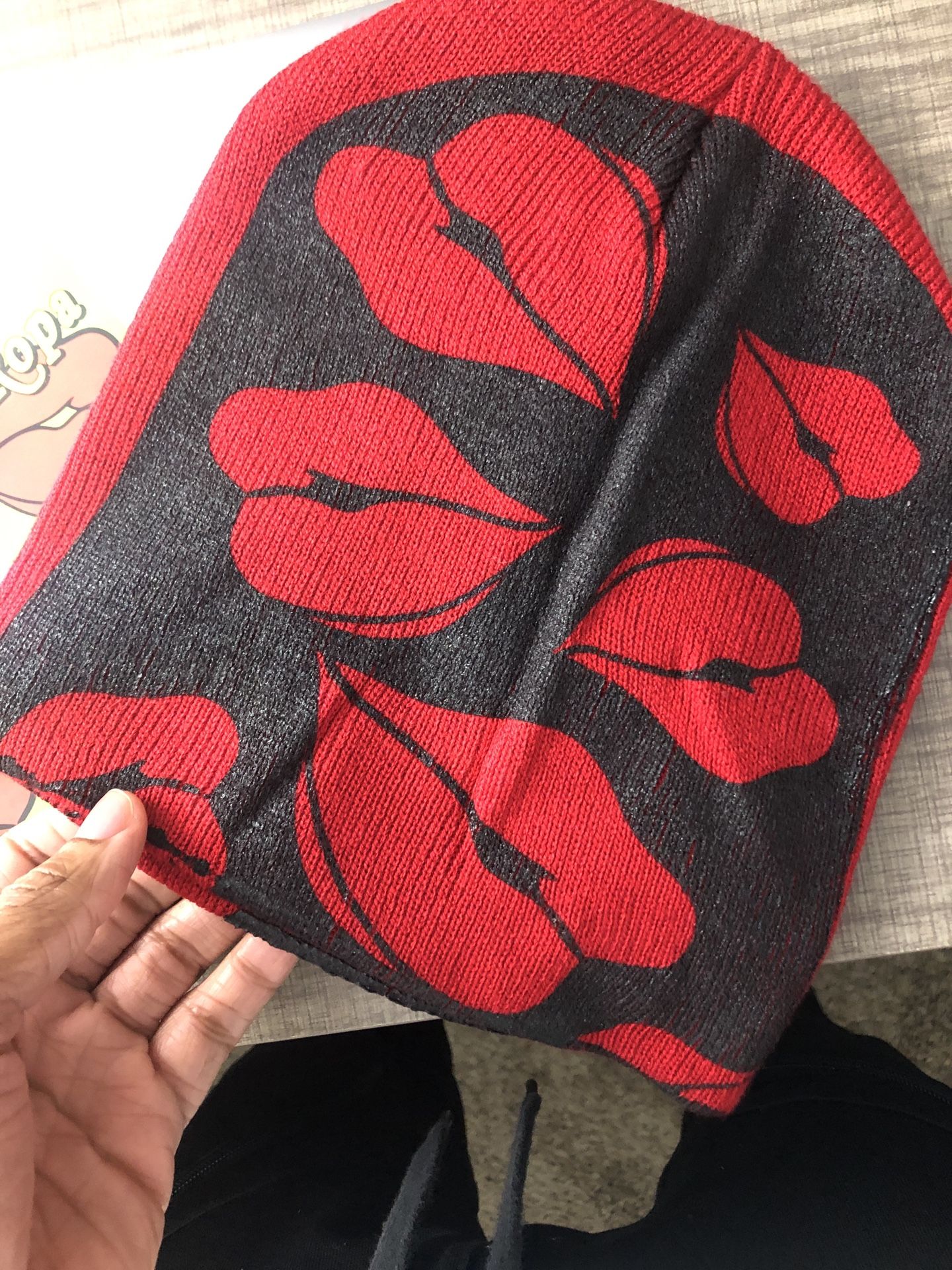 La Ropa Lip Beanie